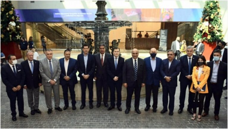 Se lanza el Parlamento del Norte Grande con la asistencia del ministro De Pedro