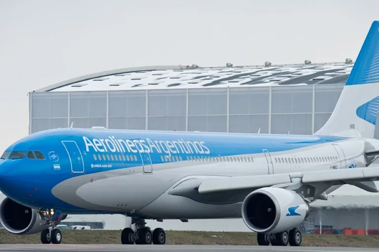 Nuevo ajuste del cepo cambiario: el Gobierno aumenta el dólar turista 