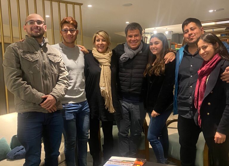 Facundo Manes dialogó con los primeros médicos egresados de la Unse