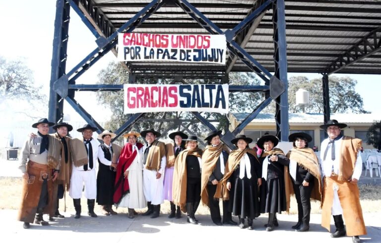 Gauchos jujeños y salteños fijan guardia para resistir golpe institucional
