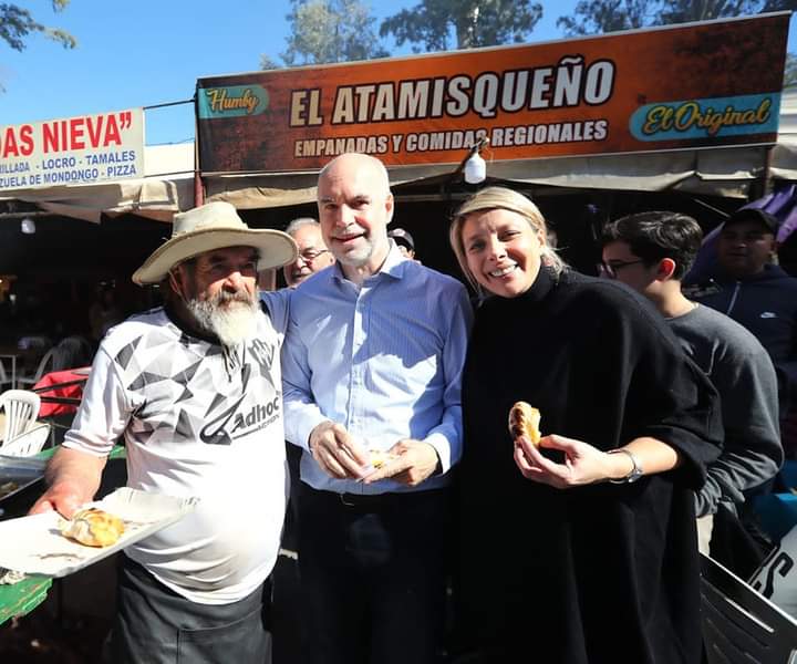 Horacio Rodríguez Larreta recorrió la Feria Artesanal y degustó platos típicos de Santiago