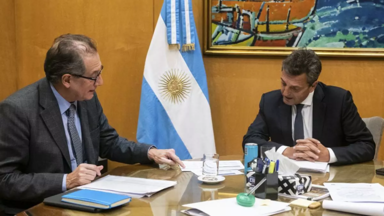 Massa y Pesce postergan hasta fin de mes los pagos al FMI, mientras envían a sus funcionarios para una dura discusión