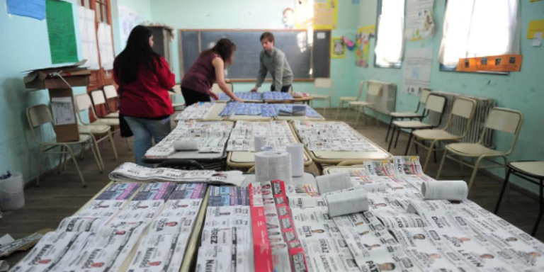 Elecciones Paso en Santiago: Habrá récord de boletas en el cuarto oscuro con 41 modelos distintos