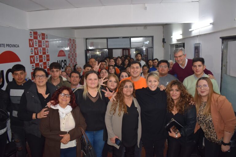 JXC: Natalia Neme encabezó acto de cierre de campaña rodeada de fiscales, referentes y militancia.