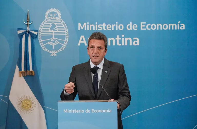 Massa cumple un año al frente del Ministerio de Economía con indicadores que complican su aspiración presidencial