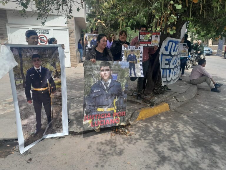 Familiares del oficial Luciano Armoha reclamaron justicia en su memoria “continuaremos hasta llegar a la verdad”