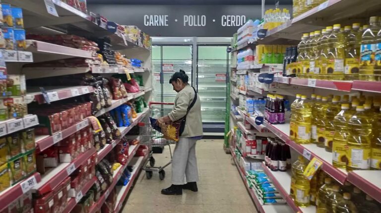 La inflación de octubre fue de 8,3% y acumuló 142,7% en el último año