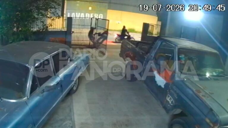 Violento intento de robo: una mujer se enfrentó a dos motochorros y evitó que le arrebataran la mochila