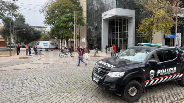 TRAGEDIA EN EL BARRIO ALBERDI: UNA MUJER MURIÓ TRAS CAER DESDE EL PISO 11 DE UN EDIFICIO