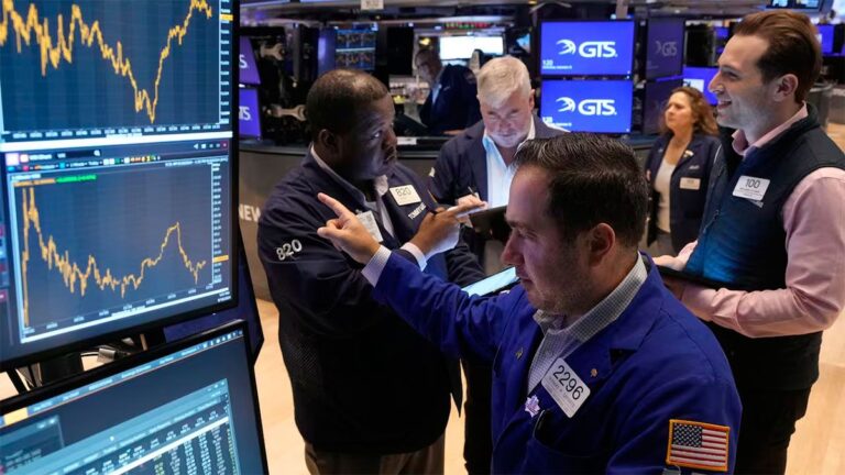 EL RIESGO PAÍS TREPÓ A 450 PUNTOS Y CRECE LA ATENCIÓN SOBRE EL DÓLAR Y LOS MERCADOS