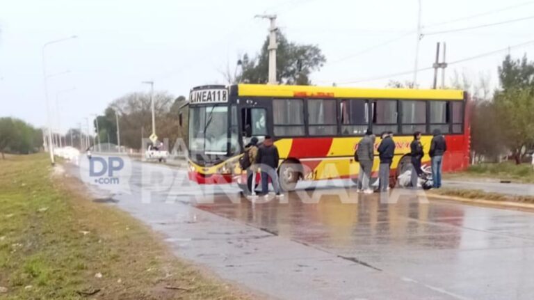FUERTE CHOQUE ENTRE UN COLECTIVO Y UNA MOTO DEJÓ A UN MOTOCICLISTA HOSPITALIZADO EN LA BANDA