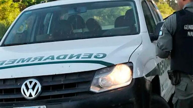 HALLARON UNA AVIONETA ABANDONADA EN EL MONTE DE SANTIAGO DEL ESTERO Y SUS DOS PILOTOS FUERON RESCATADOS EN HELICÓPTERO