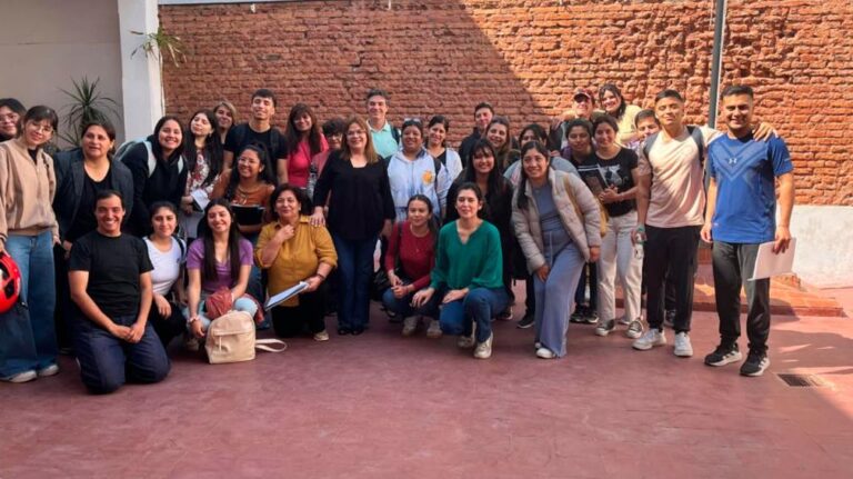 ABREN INSCRIPCIONES PARA UNA CAPACITACIÓN EN LENGUA DE SEÑAS ARGENTINA EN SANTIAGO