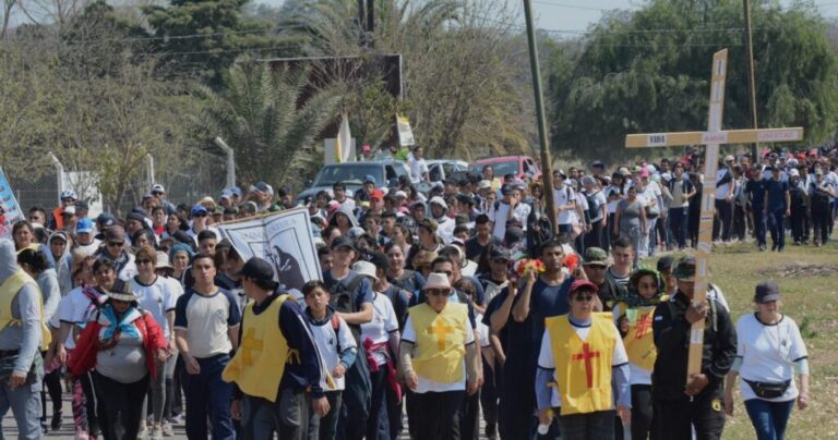 MÁS DE 2.500 SANTIAGUEÑOS PEREGRINARON HASTA EL SANTUARIO DE MAMÁ ANTULA