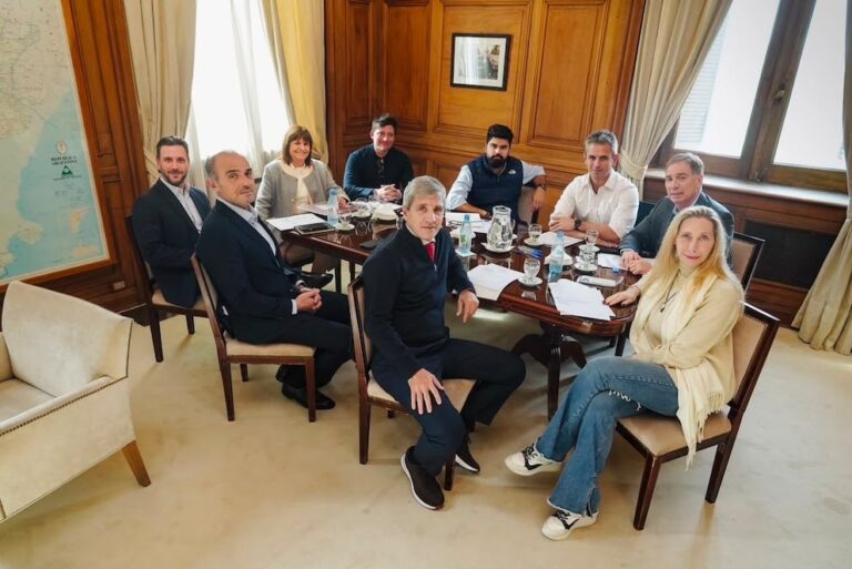EL GOBIERNO BUSCA CONTENER A SUS ALIADOS MIENTRAS EL PERONISMO AVANZA EN UNA NUEVA COORDINACIÓN