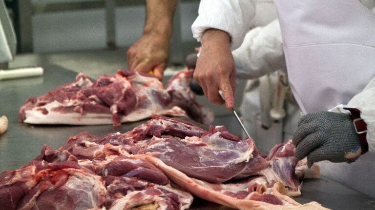 EL CONSUMO DE CARNE VACUNA CAYÓ 12% Y LOS ARGENTINOS COMEN CASI 5 KILOS MENOS QUE EL AÑO PASADO