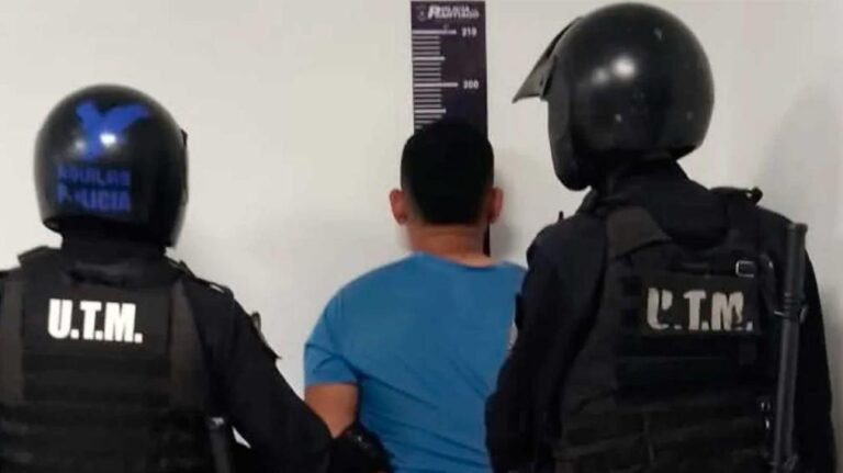DETUVIERON EN LA BANDA A UN JOVEN QUE INTENTÓ ESCAPAR Y TENÍA UN PEDIDO DE CAPTURA POR ROBO