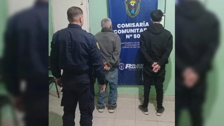 DETUVIERON A PADRE E HIJO TRAS AMENAZAR A UN VECINO CON UN ARMA Y UN CUCHILLO EN TERMAS
