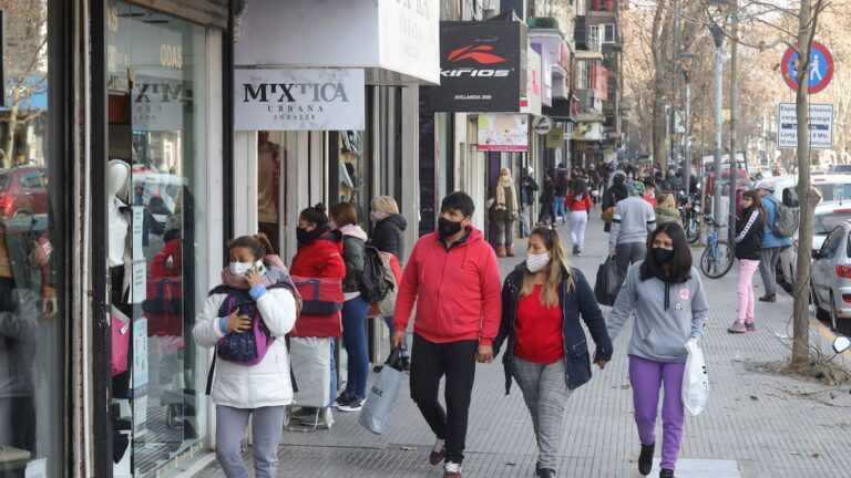 DÍA DEL EMPLEADO DE COMERCIO: ADVIERTEN POR CIERRES, DESPIDOS Y REDUCCIÓN DE JORNADAS EN SANTIAGO