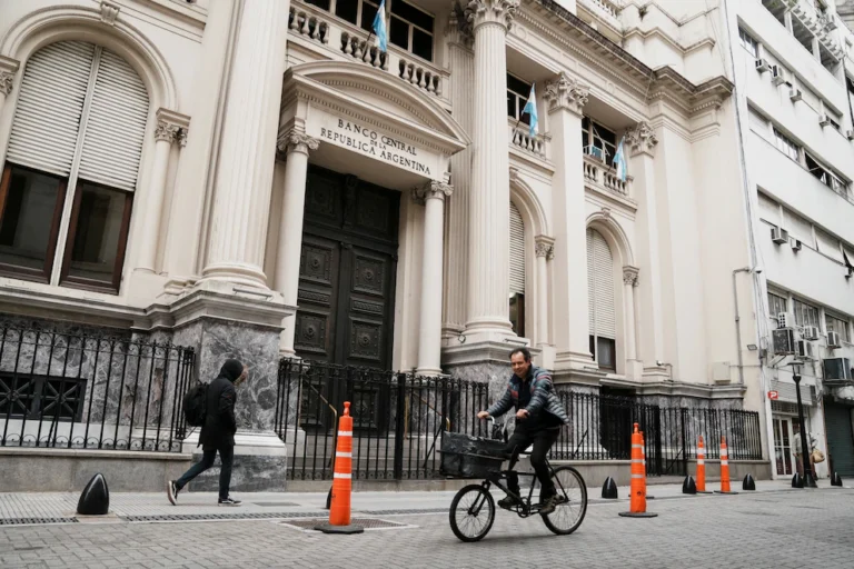 ARGENTINA PAGÓ US$795 MILLONES AL FMI Y LAS RESERVAS DEL BANCO CENTRAL CAYERON CON FUERZA