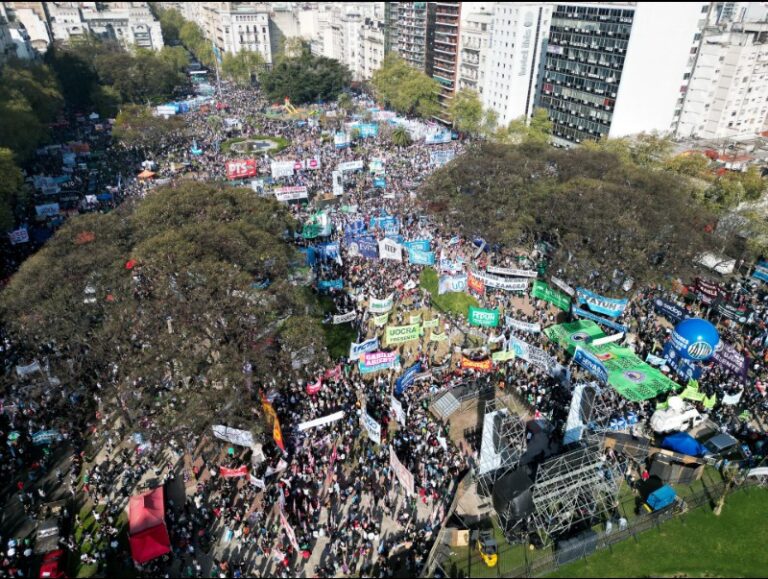 LA QUINTA MARCHA FEDERAL UNIVERSITARIA MOVILIZA AL PAÍS EN RECLAMO DE FONDOS Y MEJORAS SALARIALES