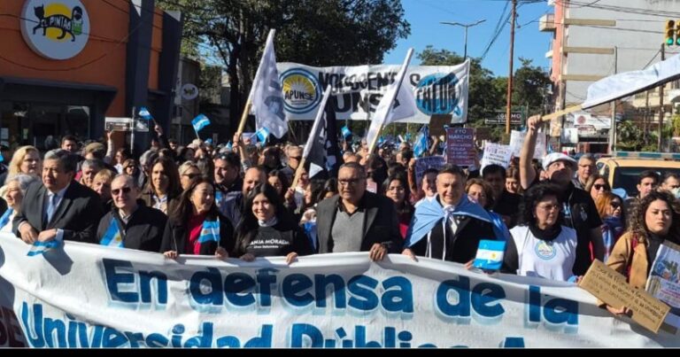 SANTIAGO DEL ESTERO SE SUMA A LA QUINTA MARCHA FEDERAL UNIVERSITARIA EN DEFENSA DE LA EDUCACIÓN PÚBLICA